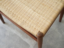 画像をギャラリービューアに読み込む, ハンスJウェグナーのダイニングチェアW2 籐タイプ Hans J. Wegner W2 Chair チークフレームのW2の座面 籐は張り替え済