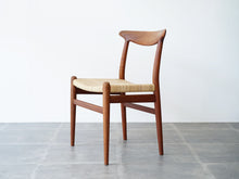 画像をギャラリービューアに読み込む, ハンスJウェグナーのダイニングチェアW2 籐タイプ Hans J. Wegner W2 Chair チークフレームのW2の側面