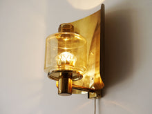 画像をギャラリービューアに読み込む, Hans-Agne Jakobsson Wall lamp ハンス・アウネ・ヤコブソン ウォールランプ ブラケットライト 真鍮 ゴールドの照明 点灯イメージ やや下から