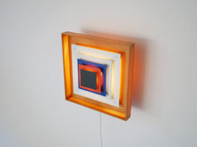 画像をギャラリービューアに読み込む, Bent Karlby Lyfa Kvadrille ベントカールビィ カドリーユ ウォールランプ 角度調節可 北欧デザインのオブジェ ブラケットライトの点灯イメージ