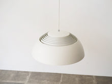 画像をギャラリービューアに読み込む, Arne Jacobsen AJ pendant light white アルネ・ヤコブセン ペンダントライト 吊り下げ照明北欧ビンテージ やや上から
