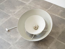 画像をギャラリービューアに読み込む, Arne Jacobsen AJ pendant light white アルネ・ヤコブセン ペンダントライト 吊り下げ照明北欧ビンテージ 内部