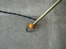 画像をギャラリービューアに読み込む, 高さ調節のできるビンテージランプ テーブルライト Otto Kolb Jacques Biny 端に三角リングがあり吊り下げることもできる