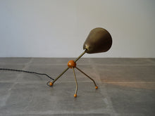 画像をギャラリービューアに読み込む, 高さ調節のできるビンテージランプ テーブルライト Otto Kolb Jacques Biny ライトの点灯イメージ シェードの頭部
