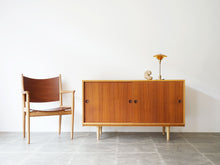 画像をギャラリービューアに読み込む, Børge Mogensen Cabinet with shelves Karl Andersson Söner ボーエモーエンセン オークとチークのキャビネット サイドボードとJH513チェア PHランプ