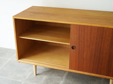 画像をギャラリービューアに読み込む, Børge Mogensen Cabinet with shelves Karl Andersson Söner ボーエモーエンセン オークとチークのキャビネット サイドボードの開けた様子