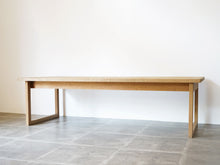 画像をギャラリービューアに読み込む, アイナーラーセン&アクセルベンダーマッセン&ヤコブルンドのコーヒーテーブル Ejner Larsen&Aksel Bender Madsen Jacob Lundの彫刻 オーク 北欧ビンテージのローテーブル 天板の側面にも彫刻装飾