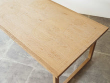 画像をギャラリービューアに読み込む, アイナーラーセン&アクセルベンダーマッセン&ヤコブルンドのコーヒーテーブル Ejner Larsen&Aksel Bender Madsen Jacob Lundの彫刻 オーク 北欧ビンテージのローテーブル 天板に彫刻装飾