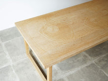 画像をギャラリービューアに読み込む, アイナーラーセン&アクセルベンダーマッセン&ヤコブルンドのコーヒーテーブル Ejner Larsen&Aksel Bender Madsen Jacob Lundの彫刻 オーク 北欧ビンテージのローテーブル 天板に彫刻装飾