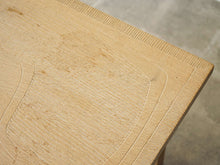 画像をギャラリービューアに読み込む, アイナーラーセン&アクセルベンダーマッセン&ヤコブルンドのコーヒーテーブル Ejner Larsen&Aksel Bender Madsen Jacob Lundの彫刻 オーク 北欧ビンテージのローテーブル 天板に彫刻装飾