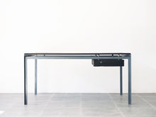 画像をギャラリービューアに読み込む, Poul Kjærholm “Professor Table”