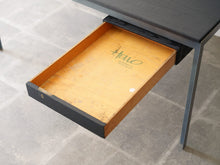 画像をギャラリービューアに読み込む, Poul Kjærholm “Professor Table”