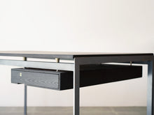 画像をギャラリービューアに読み込む, Poul Kjærholm “Professor Table”