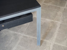 画像をギャラリービューアに読み込む, Poul Kjærholm “Professor Table”