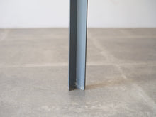 画像をギャラリービューアに読み込む, Poul Kjærholm “Professor Table”