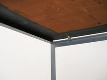 画像をギャラリービューアに読み込む, Poul Kjærholm “Professor Table”