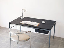 画像をギャラリービューアに読み込む, Poul Kjærholm “Professor Table”