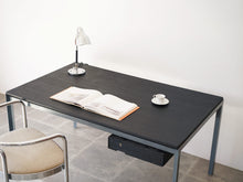 画像をギャラリービューアに読み込む, Poul Kjærholm “Professor Table”