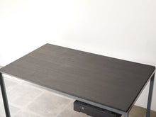 画像をギャラリービューアに読み込む, Poul Kjærholm “Professor Table”