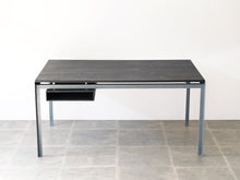 画像をギャラリービューアに読み込む, Poul Kjærholm “Professor Table”