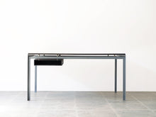 画像をギャラリービューアに読み込む, Poul Kjærholm “Professor Table”