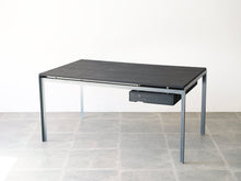 画像をギャラリービューアに読み込む, Poul Kjærholm “Professor Table”