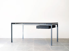 画像をギャラリービューアに読み込む, Poul Kjærholm “Professor Table”