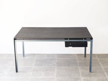 画像をギャラリービューアに読み込む, Poul Kjærholm “Professor Table”