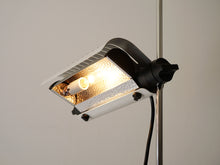 画像をギャラリービューアに読み込む, Joe Colombo Alogena Floor Lampジョエコロンボ イタリア デザイナーズ照明 アロジェーナ フロアランプ スタンドライト 点灯イメージ