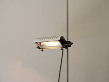 画像をギャラリービューアに読み込む, Joe Colombo Alogena Floor Lampジョエコロンボ イタリア デザイナーズ照明 アロジェーナ フロアランプ スタンドライト 点灯イメージ