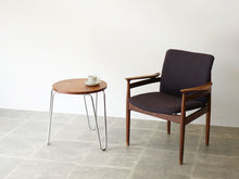 画像をギャラリービューアに読み込む, 北欧ヴィンテージ ミニテーブル サイドテーブル チーク Danish furniture design Circular side table 椅子とテーブル Finnjuhl フィンユールのアームチェアと合わせて