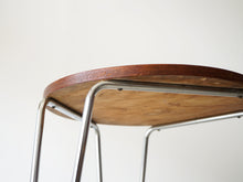 画像をギャラリービューアに読み込む, 北欧ヴィンテージ ミニテーブル サイドテーブル チーク Danish furniture design Circular side table テーブルの裏側