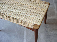 画像をギャラリービューアに読み込む, Ølholm Møbelfabrik stool 北欧デザインの籐のスツールの座面の角