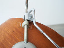 画像をギャラリービューアに読み込む, アルネ・ヤコブセンのセブンチェア チークモデル ライティングボード付き Arne Jacobsen Model 3107 Chair with writing board 椅子の裏側