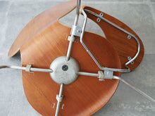 画像をギャラリービューアに読み込む, アルネ・ヤコブセンのセブンチェア チークモデル ライティングボード付き Arne Jacobsen Model 3107 Chair with writing board 椅子の裏側