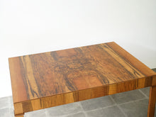 画像をギャラリービューアに読み込む, ヨルゲン・クリステンセンのダイニングテーブルの天面
