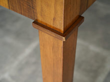 画像をギャラリービューアに読み込む, ヨルゲン・クリステンセンのダイニングテーブルの角が欠け