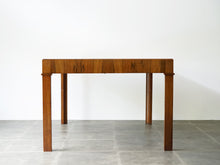 画像をギャラリービューアに読み込む, ヨルゲン・クリステンセンのダイニングテーブルの側面