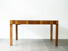 画像をギャラリービューアに読み込む, ヨルゲン・クリステンセンのダイニングテーブルの正面
