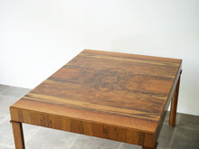 画像をギャラリービューアに読み込む, ヨルゲン・クリステンセンのダイニングテーブルの天面