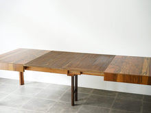 画像をギャラリービューアに読み込む, ヨルゲン・クリステンセンのダイニングテーブルを延長した様子 2枚の延長板付き