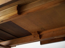 画像をギャラリービューアに読み込む, ヨルゲン・クリステンセンのダイニングテーブルの裏面
