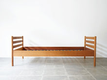 画像をギャラリービューアに読み込む, Hans J Wegner Ry Møbler Bedハンス ウェグナー オーク材 シングルベッド ベッドの側面