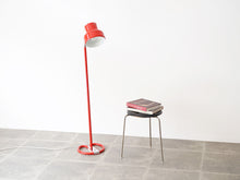 画像をギャラリービューアに読み込む, アンダーパーソンのフロアランプ アトリエリクタン Anders Pehrson Bumling floor lamp Ateljé Lyktan スタンドライト 北欧 赤い照明 おしゃれな間接照明 ランプとスツール