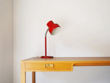 画像をギャラリービューアに読み込む, Anders Pehrson Bumling table lamp Ateljé Lyktanアンダースパーソン バムリング アトリエリクタン 赤いライト 卓上照明 テーブルランプの全体