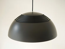 画像をギャラリービューアに読み込む, Arne Jacobsen “AJ” pendant light