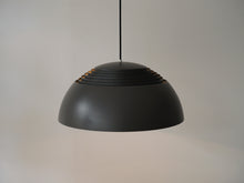 画像をギャラリービューアに読み込む, Arne Jacobsen “AJ” pendant light