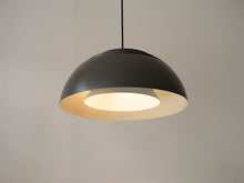 画像をギャラリービューアに読み込む, Arne Jacobsen “AJ” pendant light