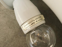 画像をギャラリービューアに読み込む, Arne Jacobsen “AJ” pendant light