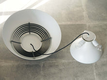 画像をギャラリービューアに読み込む, Arne Jacobsen “AJ” pendant light